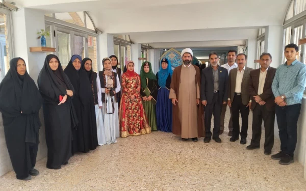 افتتاح جشنواره غذا همراه با برپایی نمایشگاه صنایع دستی ولباس اقوام در پردیس شهید باهنر (خواهران)دانشگاه فرهنگیان کرمان 2