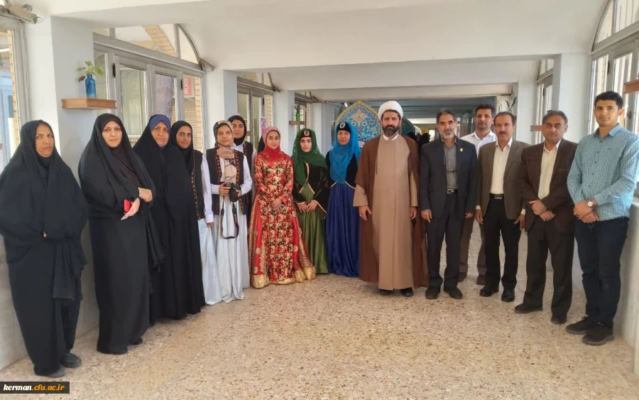 افتتاح جشنواره غذا همراه با برپایی نمایشگاه صنایع دستی ولباس اقوام در پردیس شهید باهنر (خواهران)دانشگاه فرهنگیان کرمان 2