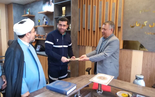 دکتر توان: 
بسیج فهم درست از اخلاص،فداکاری،ایثار وگذشت است 2