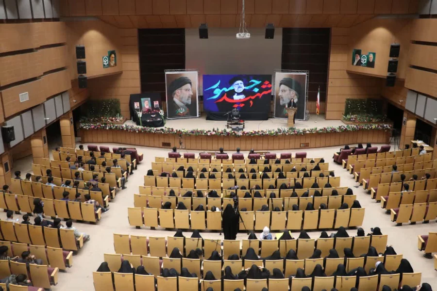 دکتر توان:
 شهید آیت الله رئیسی روحیه خدمتگزاری بدون منت به مردم را نهادینه کرد  3