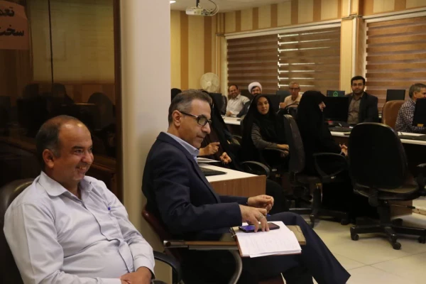 کارگاه پژوهشی آشنایی با پایگاه های اطلاعاتی و روش های رتبه بندی مجلات وپژوهشگران  2