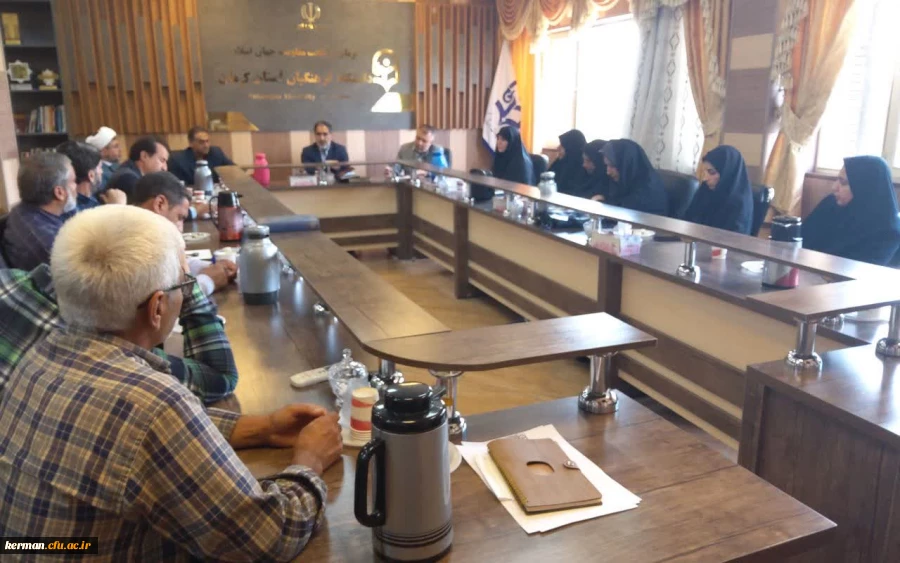 درآستانه برگزاری انتخابات ریاست جمهوری نودوچهارمین جلسه شورای فرهنگی واجتماعی دانشگاه فرهنگیان استان برگزار شد. 2