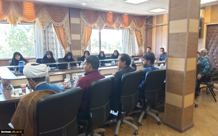 درآستانه برگزاری انتخابات ریاست جمهوری نودوچهارمین جلسه شورای فرهنگی واجتماعی دانشگاه فرهنگیان استان برگزار شد. 2