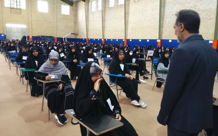 بازدید میدانی ریاست دانشگاه فرهنگیان استان از روند برگزاری امتحانات پایانی نیمسال دوم سال تحصیلی ۱۴۰۳-۱۴۰۲ در پردیس شهید باهنر 4