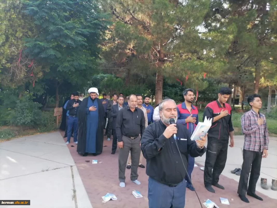 قرائت زیارت عاشورا و برگزاری مراسم عزاداری در جوار قبور مطهر شهدای گمنام دانشگاه فرهنگیان کرمان 2