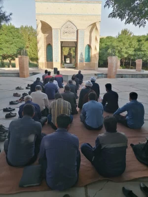 قرائت زیارت عاشورا و برگزاری مراسم عزاداری در جوار قبور مطهر شهدای گمنام دانشگاه فرهنگیان کرمان 3