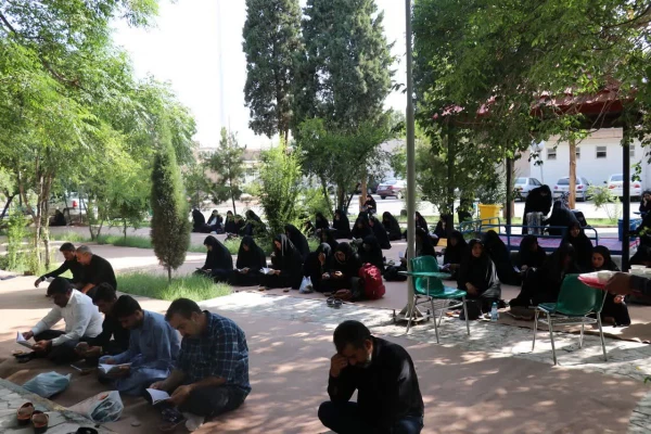 مراسم زیارت عاشورا و سوگواری روز هفتم محرم در پردیس شهید باهنر دانشگاه کرمان برگزارشد.  2