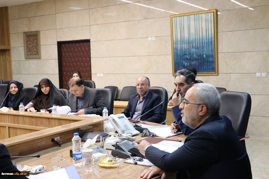 استاندار در نشست هیات امنای دانشگاه فرهنگیان استان کرمان:
 به دلیل اهمیت دانشگاه فرهنگیان، مشکلات این  مجموعه باید حل شود. 2