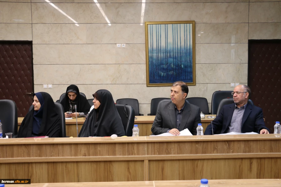 استاندار در نشست هیات امنای دانشگاه فرهنگیان استان کرمان:
 به دلیل اهمیت دانشگاه فرهنگیان، مشکلات این  مجموعه باید حل شود. 3