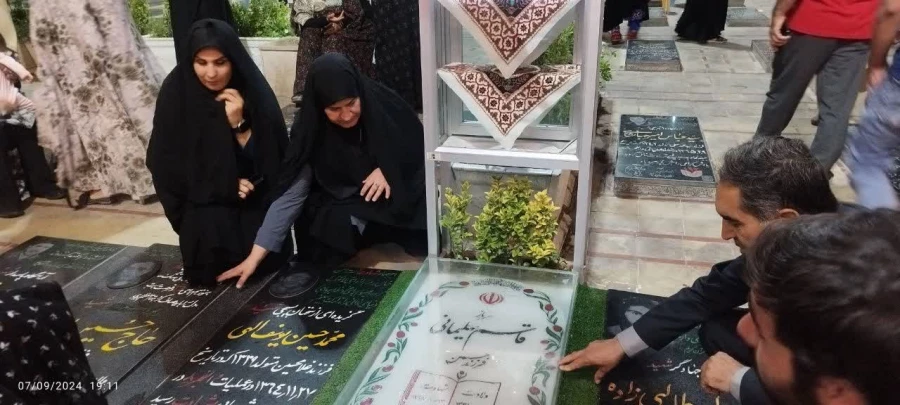 حضور مدیرکل امور مالی دانشگاه فرهنگیان کشور در گلزار شهدای کرمان وزیارت مزار شهید سلیمانی 4