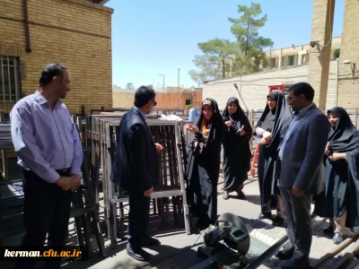 بازدید مدیر کل امور مالی دانشگاه فرهنگیان کشور از کارگاه ساخت تخت فلزی در دانشگاه فرهنگیان کرمان