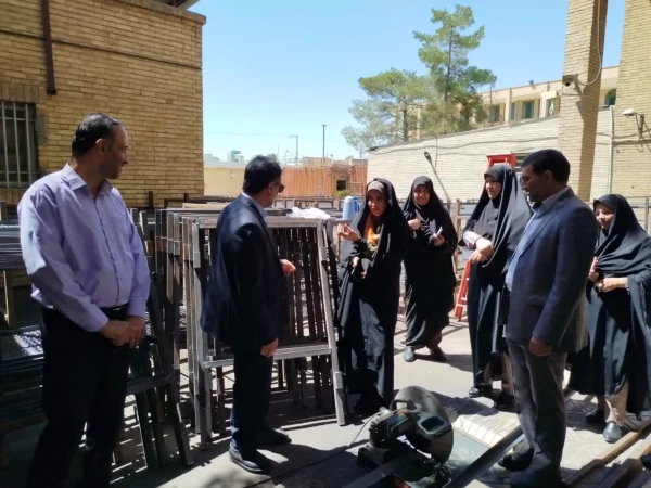 بازدید مدیر کل امور مالی دانشگاه فرهنگیان کشور از کارگاه ساخت تخت فلزی در دانشگاه فرهنگیان کرمان 2