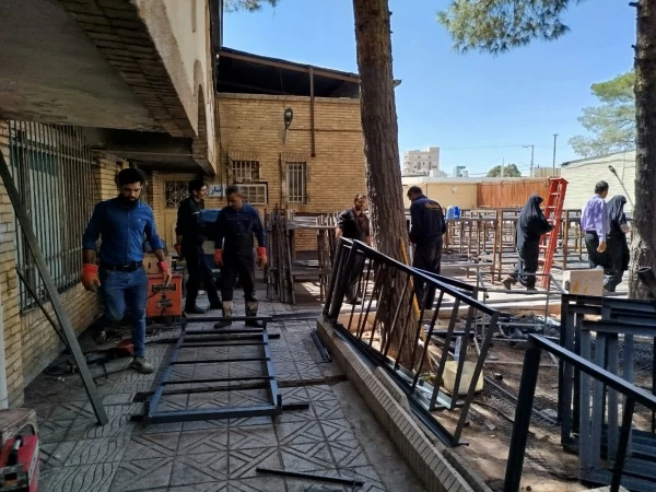 بازدید مدیر کل امور مالی دانشگاه فرهنگیان کشور از کارگاه ساخت تخت فلزی در دانشگاه فرهنگیان کرمان 3