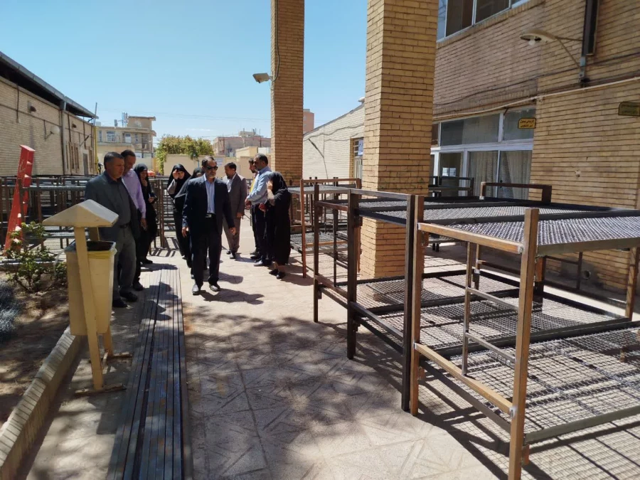 بازدید مدیر کل امور مالی دانشگاه فرهنگیان کشور از کارگاه ساخت تخت فلزی در دانشگاه فرهنگیان کرمان 4