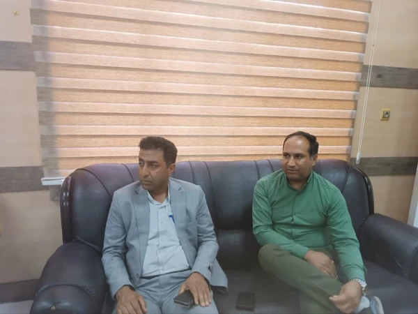 بر همکاری مسئولین شهرستان در ایجاد فضایی مناسب برای دانشگاه تاکید شد. 2