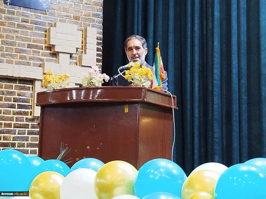 دکترتوان:آینده و توسعه یک کشور وابسته به عملکرد معلم است. 2