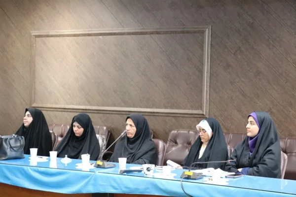 حضور فعال و داشتن روحیه جهادی  برای حل مسائل و مشکلات دانشجویی لازم وضروری است. 2