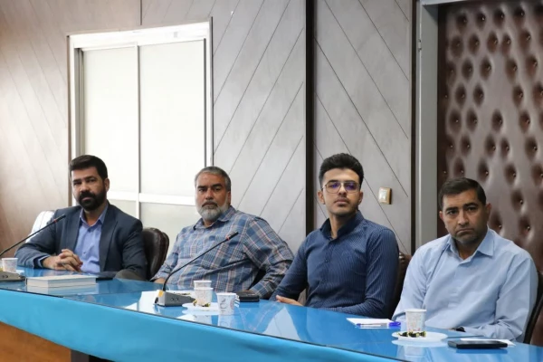 حضور فعال و داشتن روحیه جهادی  برای حل مسائل و مشکلات دانشجویی لازم وضروری است. 3