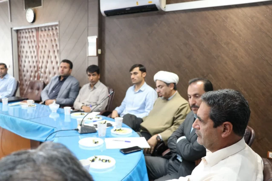 حضور فعال و داشتن روحیه جهادی  برای حل مسائل و مشکلات دانشجویی لازم وضروری است. 4