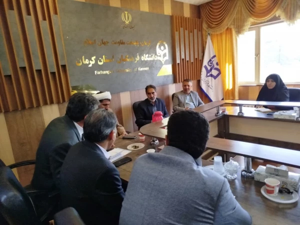 دکتر توان درجلسه شورای مدیریت دانشگاه فرهنگیان استان کرمان از تلاشهای کلیه همکاران جهت آماده سازی حوزه های مختلف دانشگاه در آغاز سال تحصیلی تقدیرکرد 6