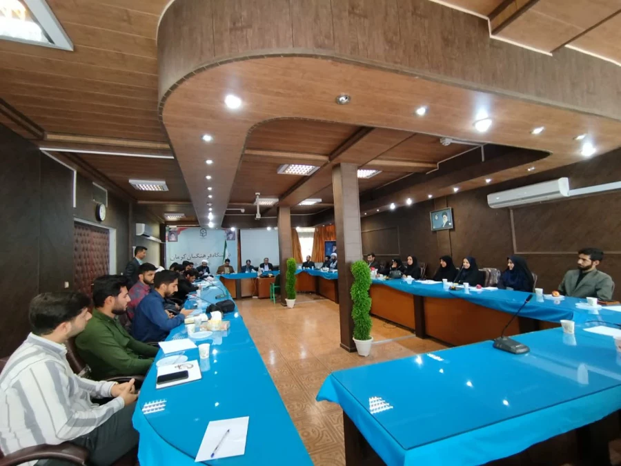 موفقیت استاد، به ویژه درمباحث تربیتی، درگرو ارتباط دلسوزانه بادانشجویان است. 4