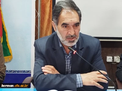 دکتر توان:

موفقیت استاد، به ویژه درمباحث تربیتی، درگرو ارتباط دلسوزانه بادانشجویان است.