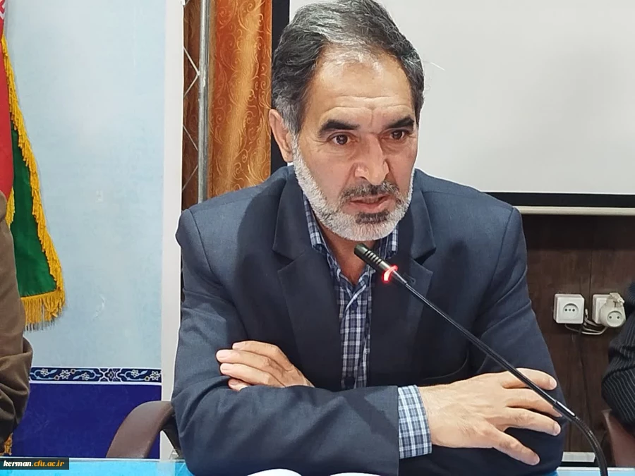 موفقیت استاد، به ویژه درمباحث تربیتی، درگرو ارتباط دلسوزانه بادانشجویان است. 7