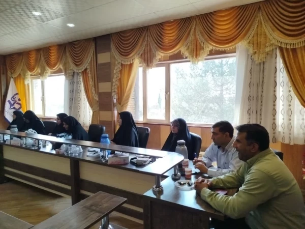 شورای دانشجویی دانشگاه فرهنگیان استان کرمان باحضور کلیه اعضا به ریاست دکتر توان رئیس دانشگاه برگزار گردید.  3