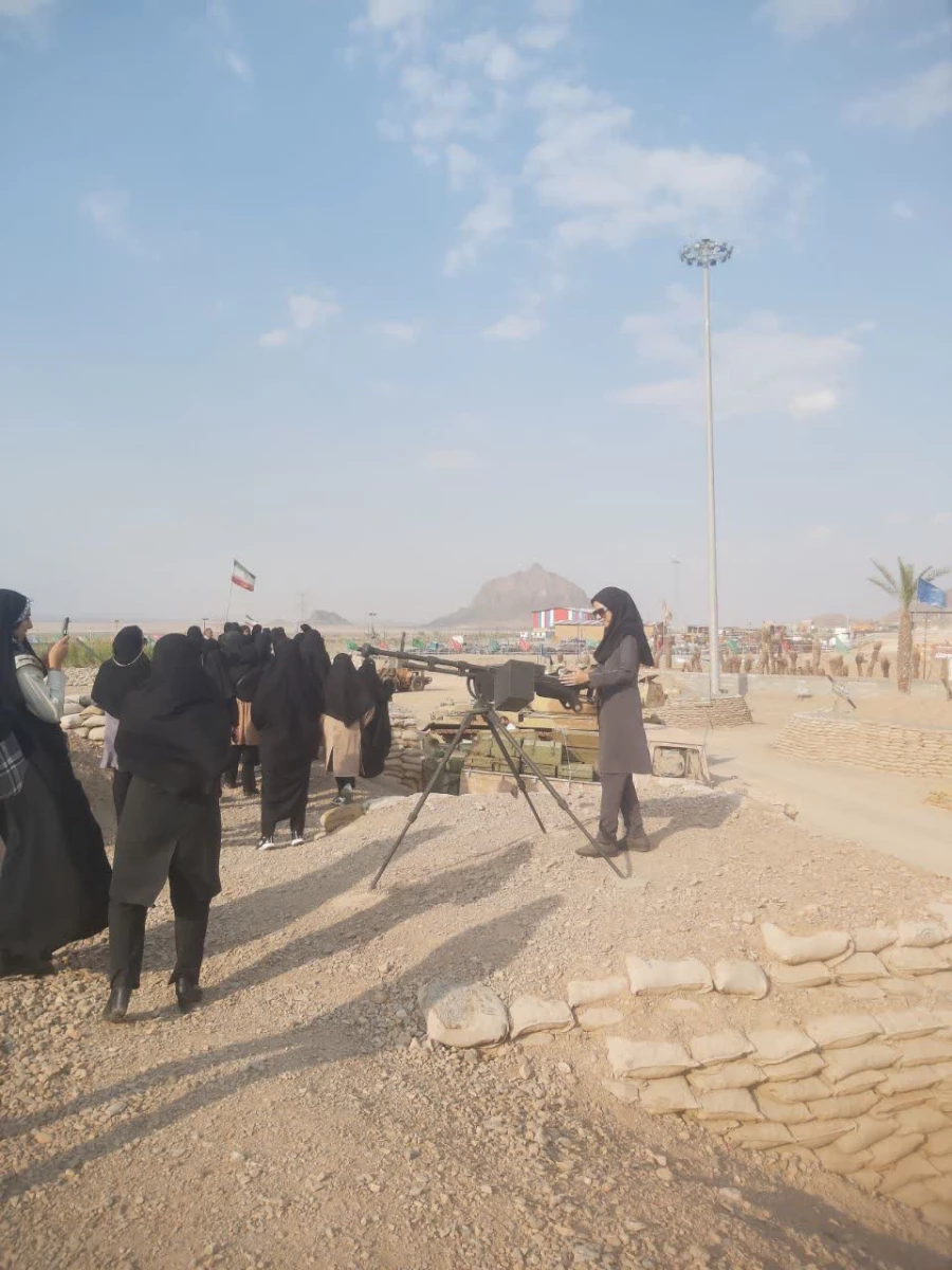 بازدید دانشجومعلمان دانشگاه فرهنگیان مرکزرفسنجان ازموزه دفاع مقدس کرمان 4