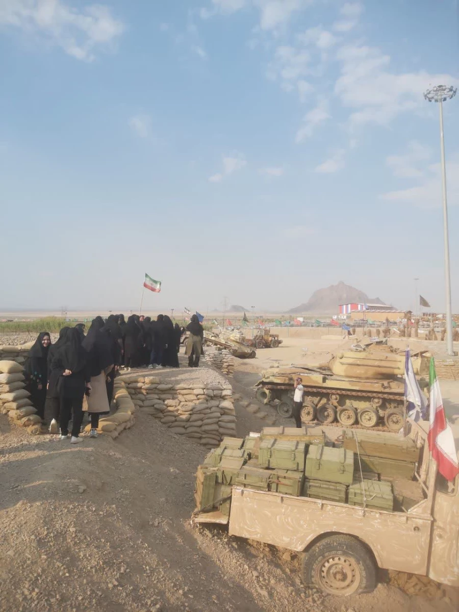 بازدید دانشجومعلمان دانشگاه فرهنگیان مرکزرفسنجان ازموزه دفاع مقدس کرمان 5
