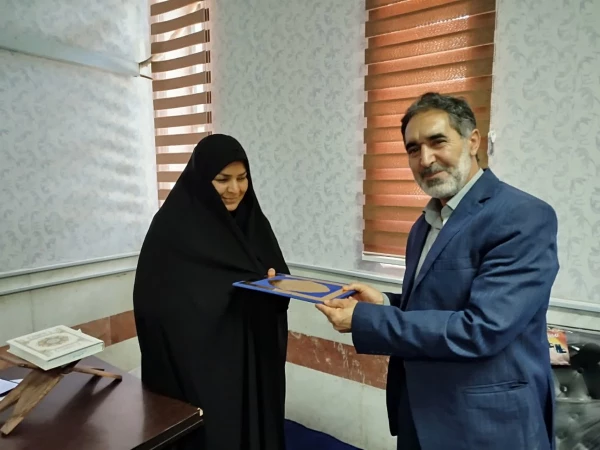 اعطای حکم مسئولیت مدیر مرکز جیرفت توسط رئیس دانشگاه فرهنگیان استان 2