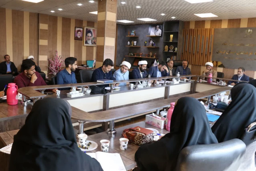 قدرت اصلی جمهوری اسلامی وحدت مردم  است. 5