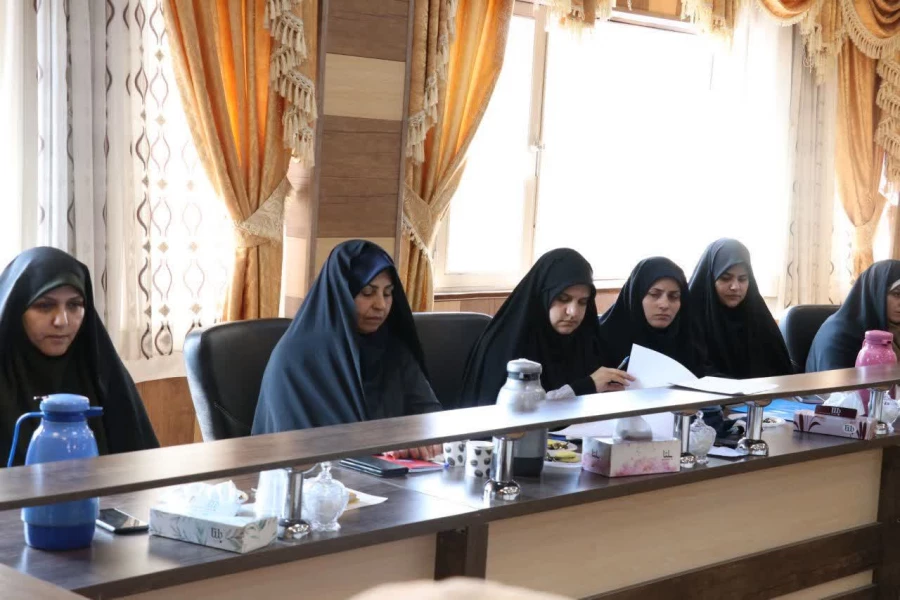 قدرت اصلی جمهوری اسلامی وحدت مردم  است. 3