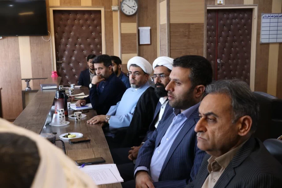 قدرت اصلی جمهوری اسلامی وحدت مردم  است. 4