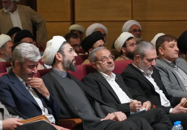 سخنرانی حجت الاسلام والمسلمین ابوذر عرب مسئول دفتر نهاد رهبری دانشگاه فرهنگیان استان کرمان به نمایندگی از مسئولان دفاتر نهادهای کشور در اجلاسیه مشهد مقدس با حضور دکتر کاظمی وزیر آموزش و پرورش ، دکتر برزویی ریاست دانشگاه فرهنگیان کشور و دکتر رستمی نماینده 