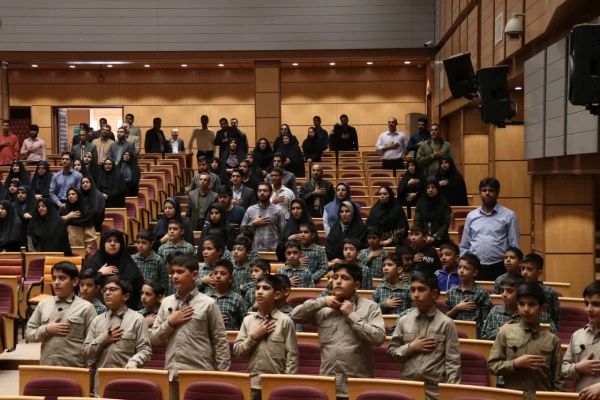 مدرسه و معلم دو رکن مهم تحول در نظام آموزش و پرورش هستند. 2