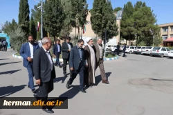 مدرسه و معلم دو رکن مهم تحول در نظام آموزش و پرورش هستند. 4