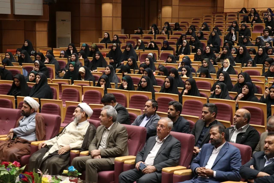 مدرسه و معلم دو رکن مهم تحول در نظام آموزش و پرورش هستند. 5