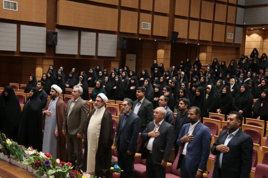 مدرسه و معلم دو رکن مهم تحول در نظام آموزش و پرورش هستند. 7