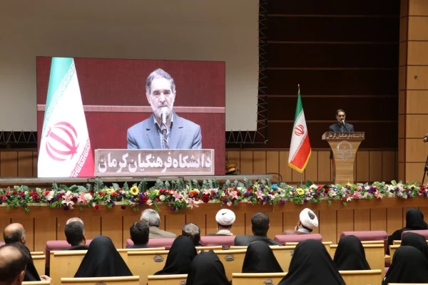 مدرسه و معلم دو رکن مهم تحول در نظام آموزش و پرورش هستند. 8