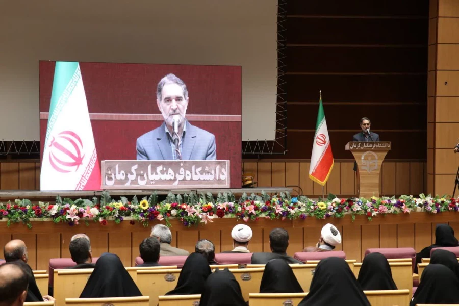 مدرسه و معلم دو رکن مهم تحول در نظام آموزش و پرورش هستند. 8