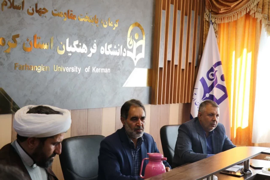 دکترتوان درجلسه شورای مدیریت دانشگاه فرهنگیان استان بر ایجاد فضای صمیمیت بین همکاران وحفظ کرامت انسانی آنان تاکید کردند 4