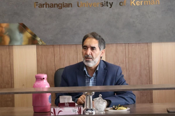 دکترتوان درجلسه شورای مدیریت دانشگاه فرهنگیان استان بر ایجاد فضای صمیمیت بین همکاران وحفظ کرامت انسانی آنان تاکید کردند 5