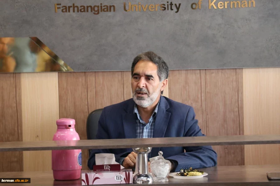 دکترتوان درجلسه شورای مدیریت دانشگاه فرهنگیان استان بر ایجاد فضای صمیمیت بین همکاران وحفظ کرامت انسانی آنان تاکید کردند 5