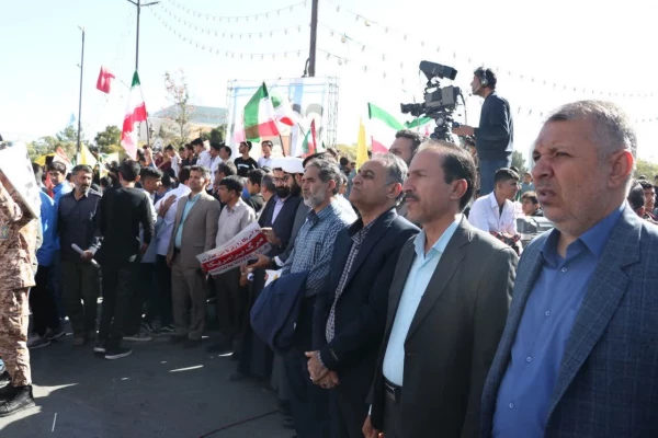 حضور دانشگاهیان دانشگاه فرهنگیان کرمان در بزرگداشت روز ملی مبارزه با استکبار جهانی 8