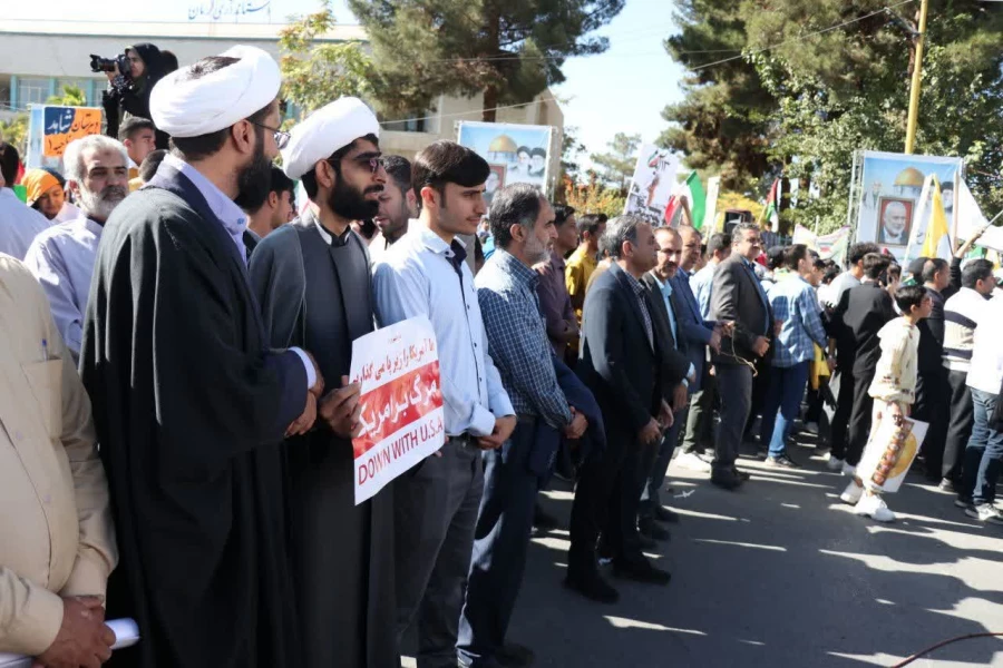 حضور دانشگاهیان دانشگاه فرهنگیان کرمان در بزرگداشت روز ملی مبارزه با استکبار جهانی 9