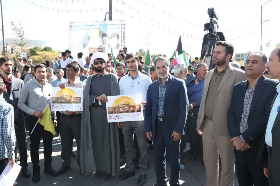 حضور دانشگاهیان دانشگاه فرهنگیان کرمان در بزرگداشت روز ملی مبارزه با استکبار جهانی 11