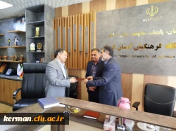 تجلیل از دکتر حسین صیفوری مدیرسابق   آموزشی و تحصیلات تکمیلی پردیس خواجه نصیر الدین طوسی دانشگاه فرهنگیان کرمان 2