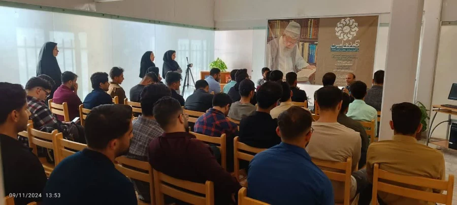 برنامه "گعده امین" با حضور دانشجویان دانشگاه فرهنگیان کرمان در کتابخانه عمومی مروه برگزار شد. 2