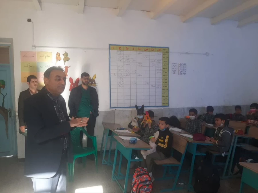 بازدید مسئولین دانشگاه فرهنگیان کرمان از مدارس مرجع کارورزی  3